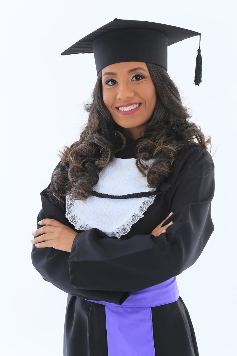 Esse foi o momento das fotos antes da colação de grau. Estava na reta final  da minha trajetória de estudante para tornar-se oficialmente professora formada. 